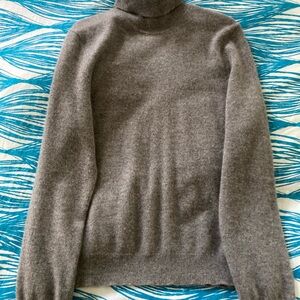 Cashmere roll neck sweater